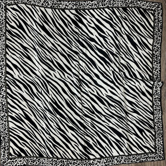 Oscar de la Renta Accessories - Oscar de la Renta 100% Silk  Animals Print  White & Black Size 34" x 34"